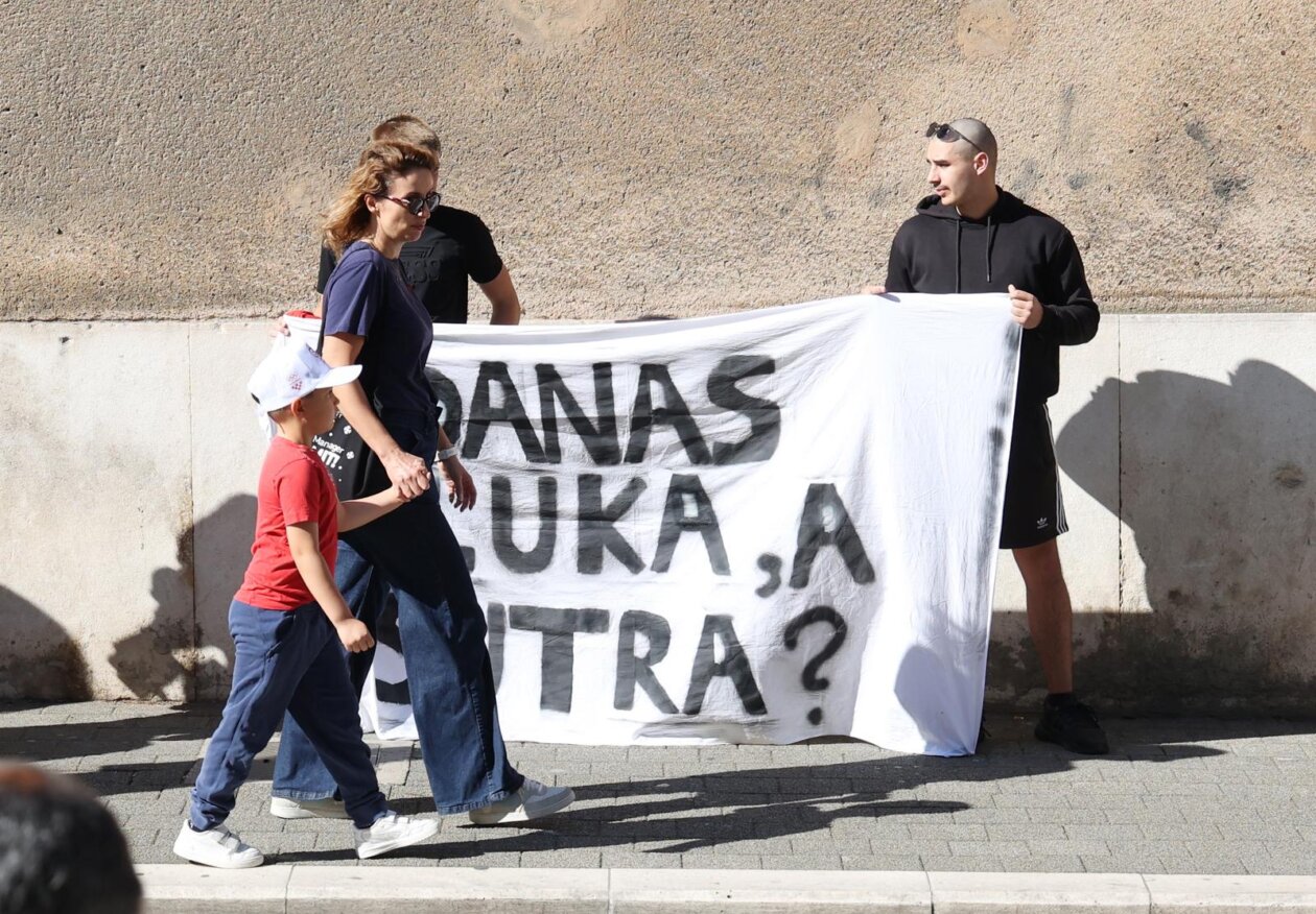 ibenik: ibenski  maturanti su norijadu posvetili Luki Milovcu sa 19 minuta utnje i 19 bijelih balona