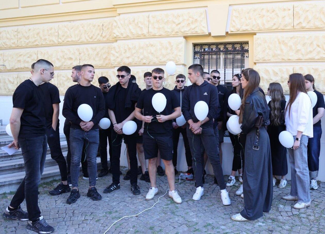 ibenik: ibenski  maturanti su norijadu posvetili Luki Milovcu sa 19 minuta utnje i 19 bijelih balona
