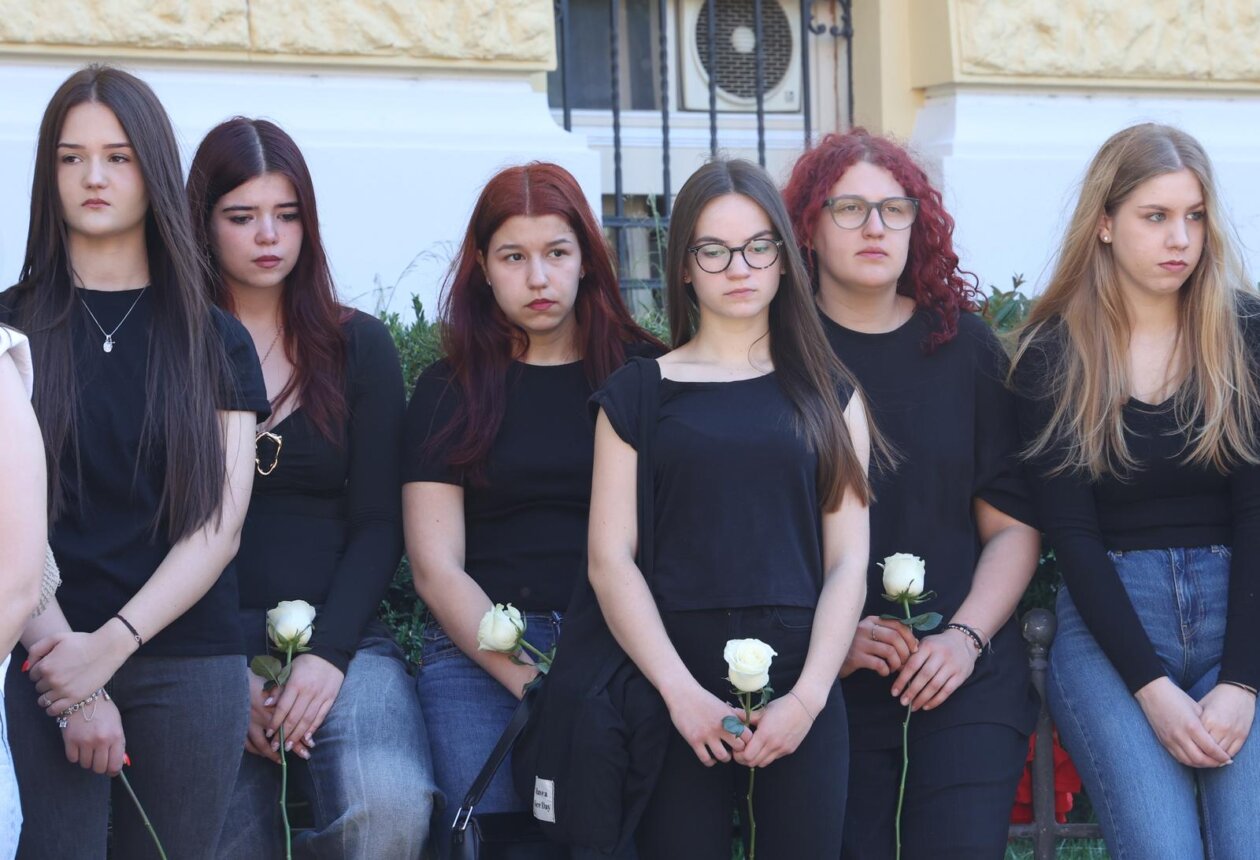 ibenik: ibenski  maturanti su norijadu posvetili Luki Milovcu sa 19 minuta utnje i 19 bijelih balona