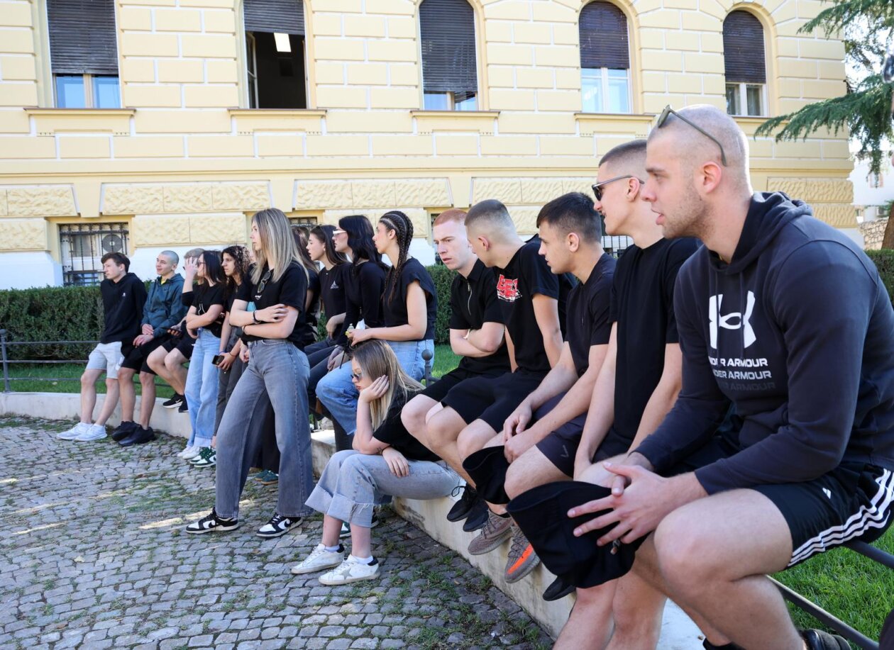 ibenik: ibenski  maturanti su norijadu posvetili Luki Milovcu sa 19 minuta utnje i 19 bijelih balona