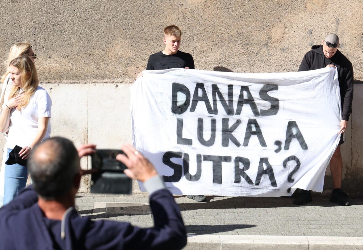 ibenik: ibenski  maturanti su norijadu posvetili Luki Milovcu sa 19 minuta utnje i 19 bijelih balona