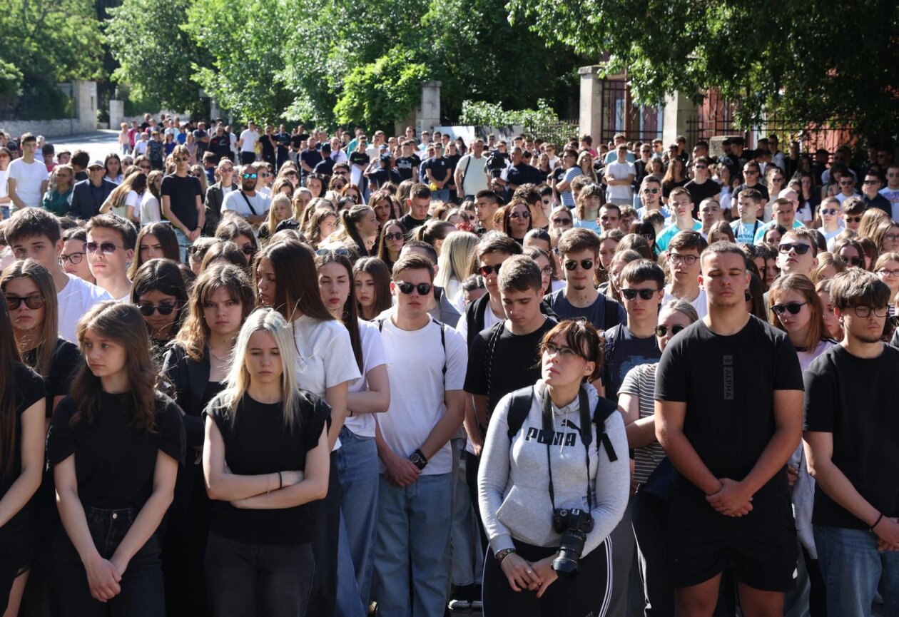 ibenik: ibenski  maturanti su norijadu posvetili Luki Milovcu sa 19 minuta utnje i 19 bijelih balona