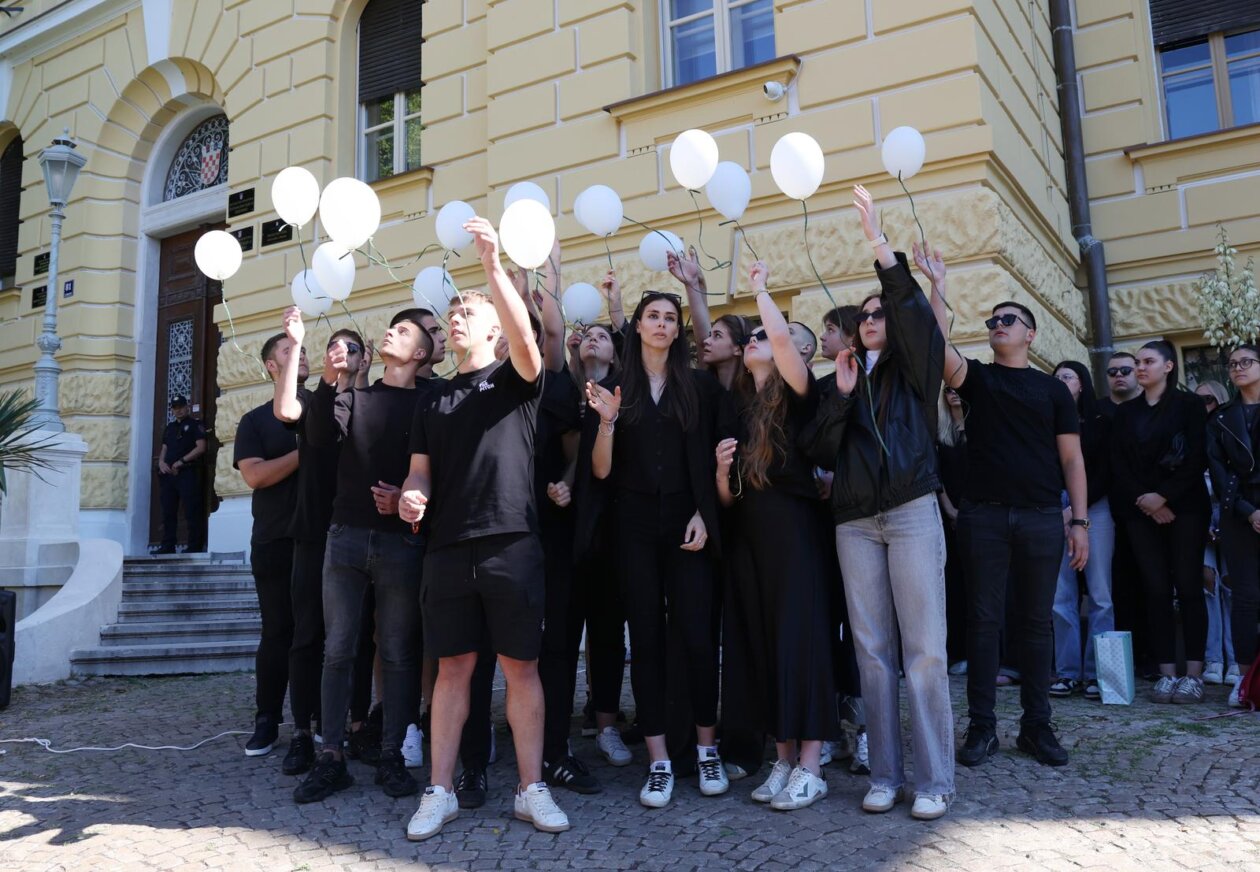 ibenik: ibenski  maturanti su norijadu posvetili Luki Milovcu sa 19 minuta utnje i 19 bijelih balona
