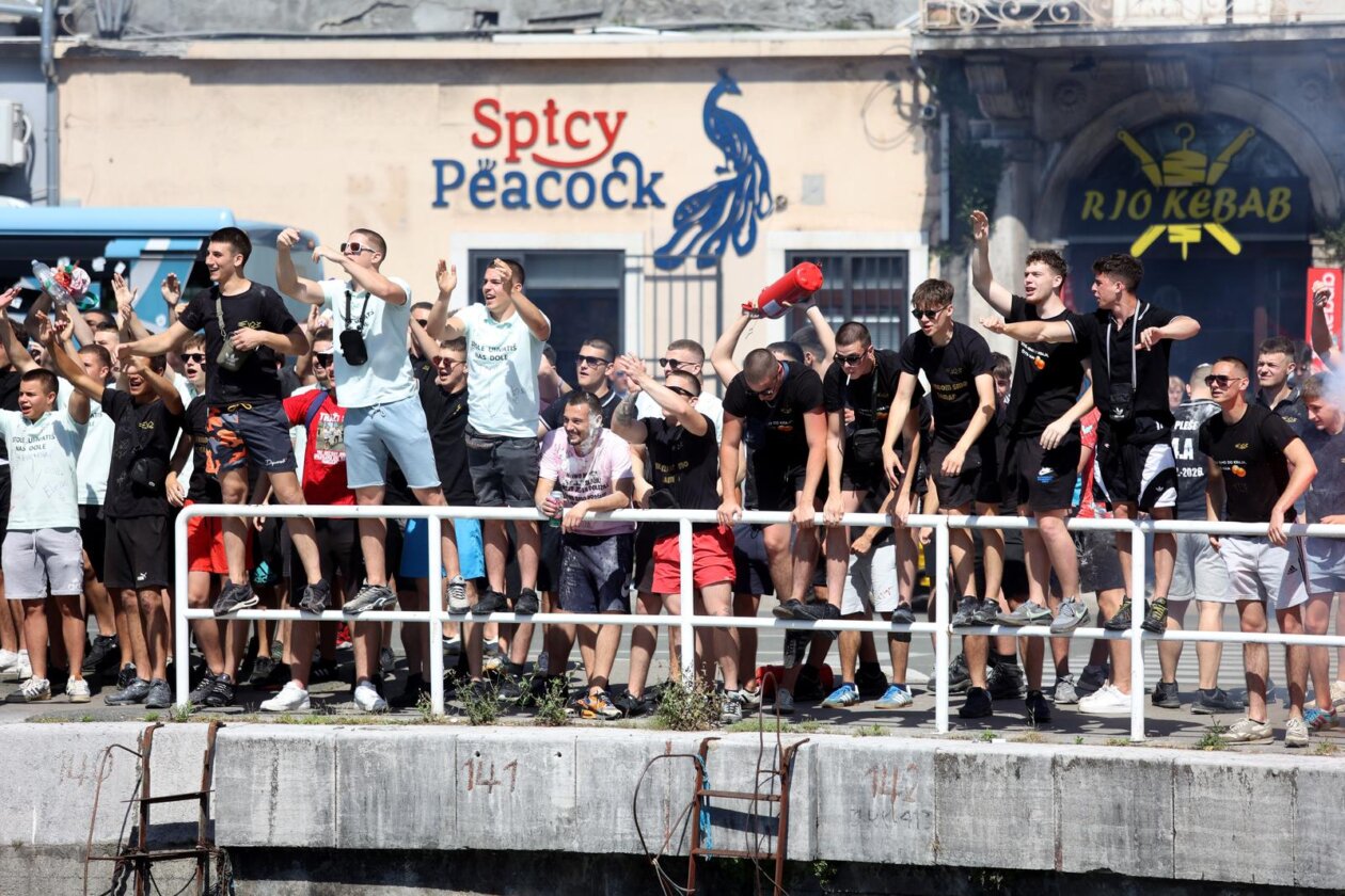 Rijeka: Maturanti proslavili zadnji dan škole