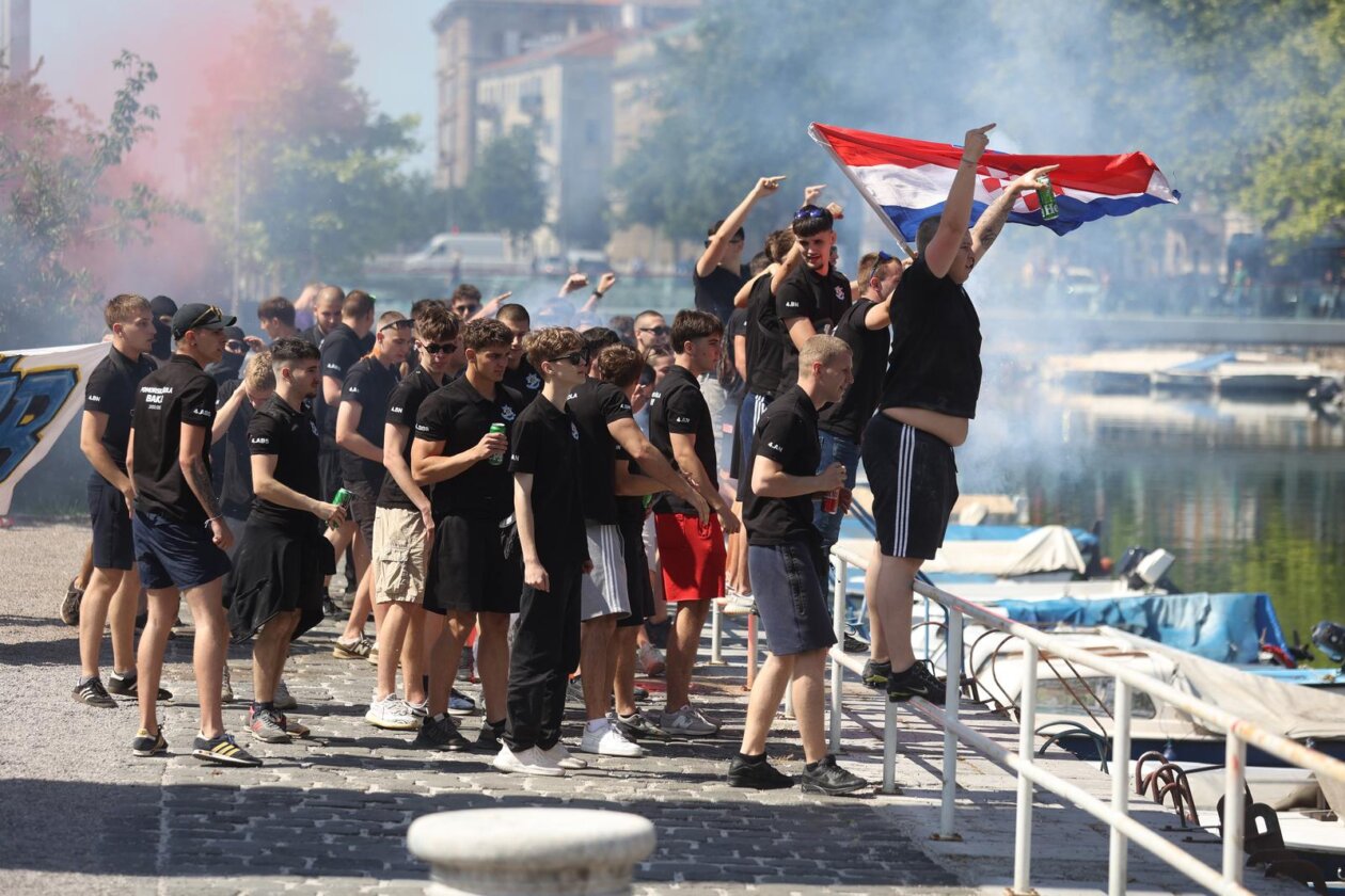 Rijeka: Maturanti proslavili zadnji dan škole