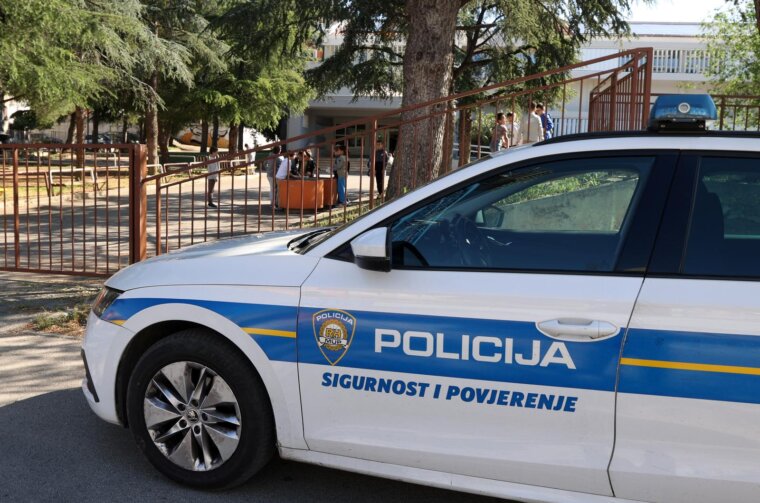 ibenik: Na dojavu o minsko eksplozivnim sredstvima  u kolama vri se sigurnosna evakuacija u?enika