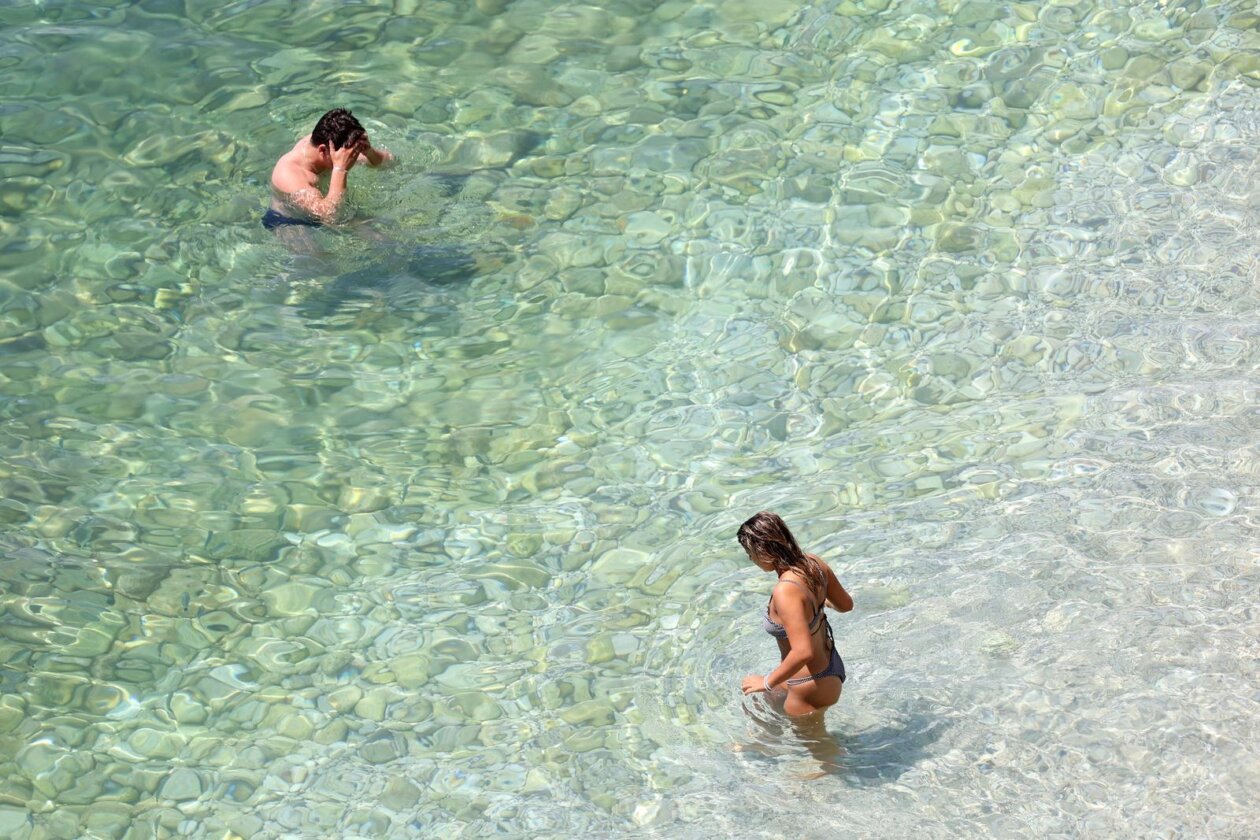 Rijeka: Ljudi uživaju u sunčanju i kupanju na plaži