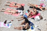 Rijeka: Ljudi uživaju u sunčanju i kupanju na plaži
