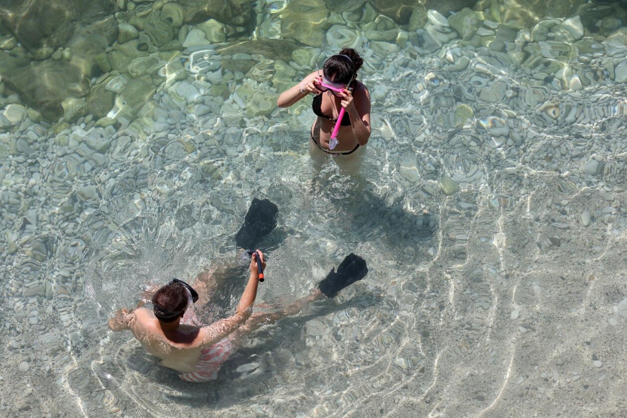 Rijeka: Ljudi uživaju u sunčanju i kupanju na plaži