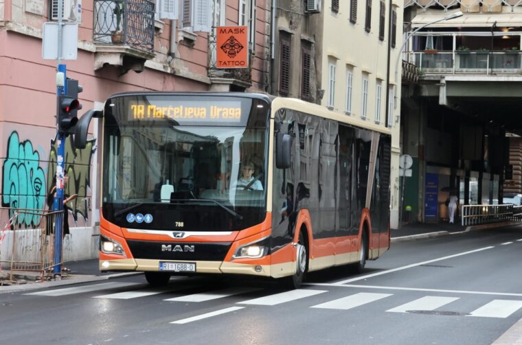 Autobus-Autotroleja-3-1200×800 Autobus-Autotroleja-3-1200×800