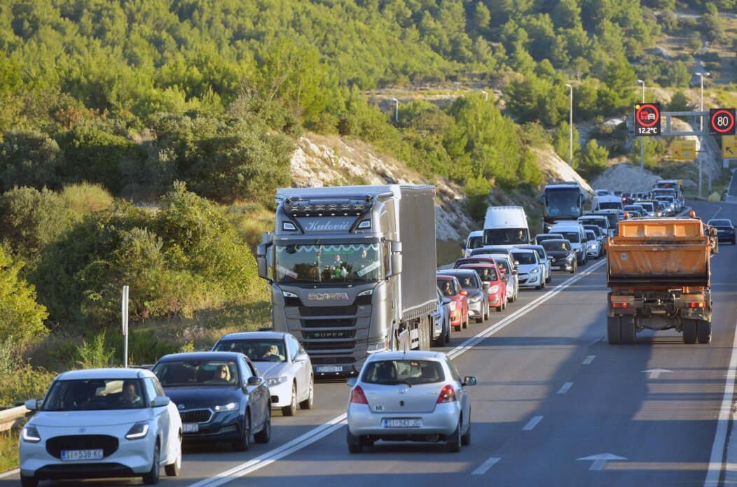 ibenik: Zbog radova na ?voru Mandalina dolo je do velike guve u prometu ibenik: Zbog radova na ?voru Mandalina dolo je do velike guve u prometu