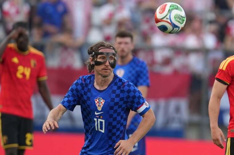 Torcida se u Rijeci odvojila od ostalih navijačkih skupina i poslala poruku HNS-u Torcida se u Rijeci odvojila od ostalih navijačkih skupina i poslala poruku HNS-u