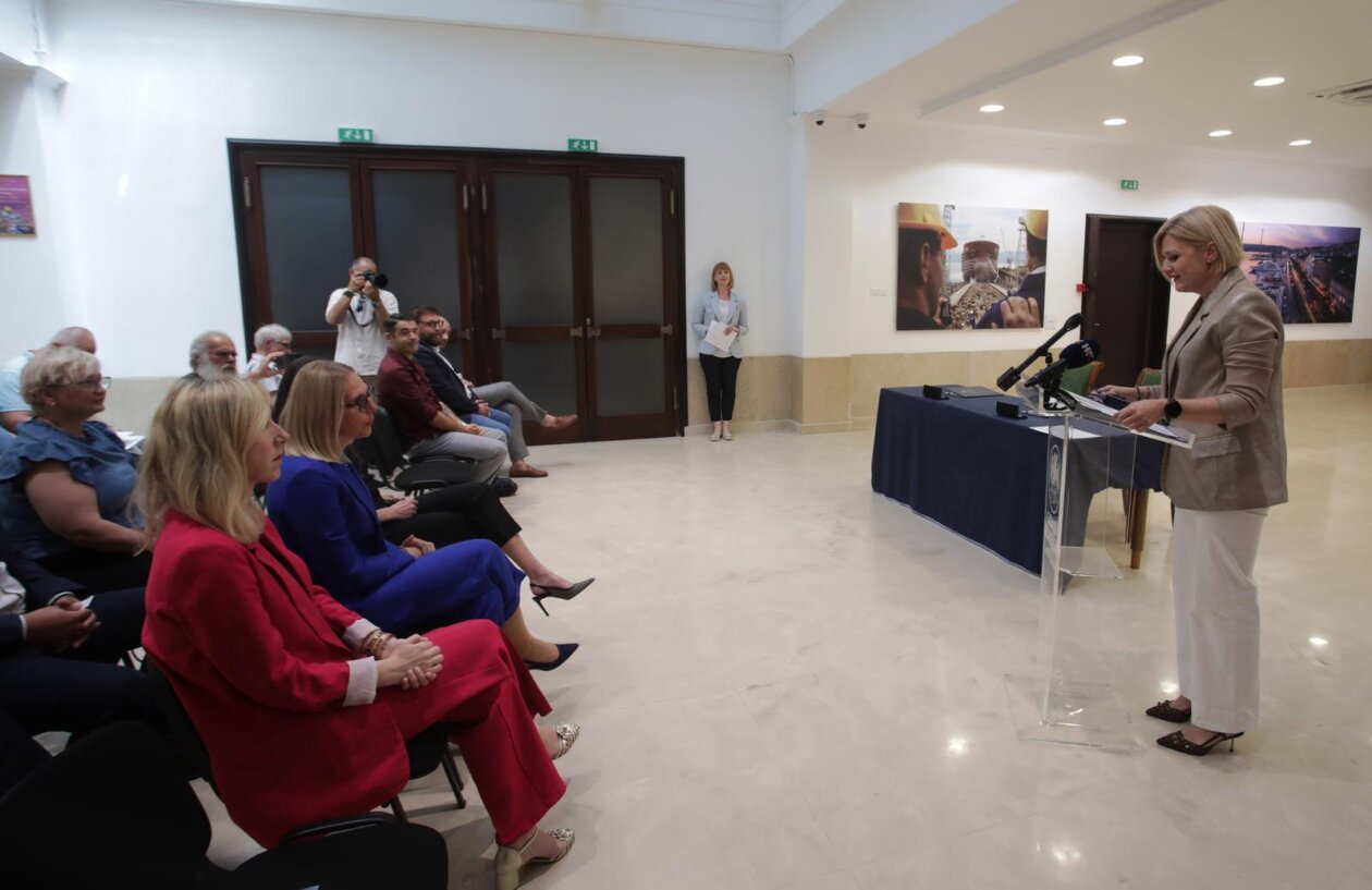 Rijeka: Potpisivanje ugovora o rušenju i gradnji nove škole Fran Franković Rijeka: Potpisivanje ugovora o rušenju i gradnji nove škole Fran Franković