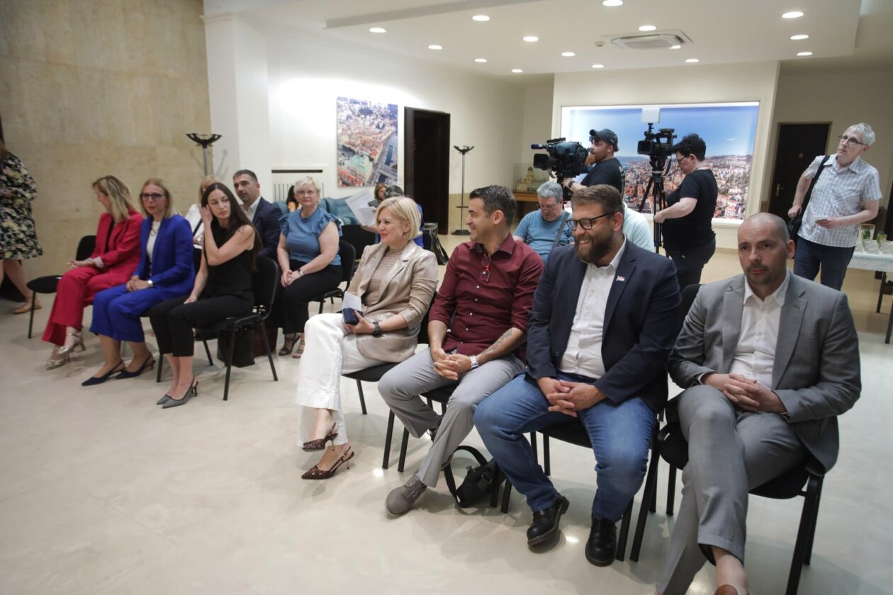 Rijeka: Potpisivanje ugovora o rušenju i gradnji nove škole Fran Franković Rijeka: Potpisivanje ugovora o rušenju i gradnji nove škole Fran Franković