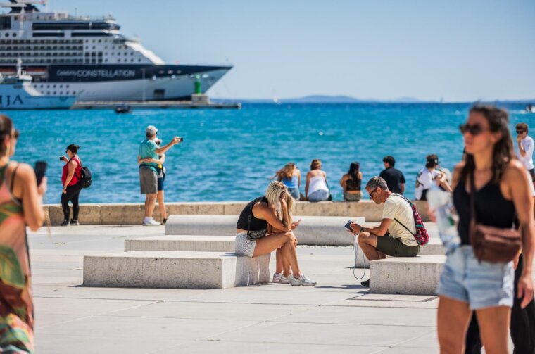 Split: Turisti u šetnji Rivom Split: Turisti u šetnji Rivom