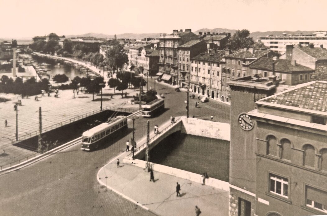 Trolejbusi na Titovom trgu krajem 1950-ih