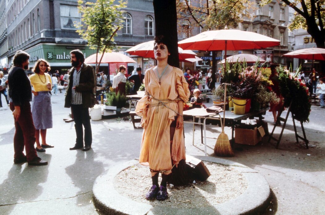 Vezana za drvo, 1985 Vezana za drvo, 1985