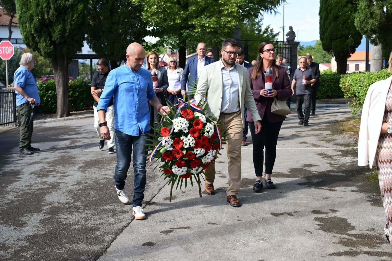 dan grada kastva (32) dan grada kastva (32)