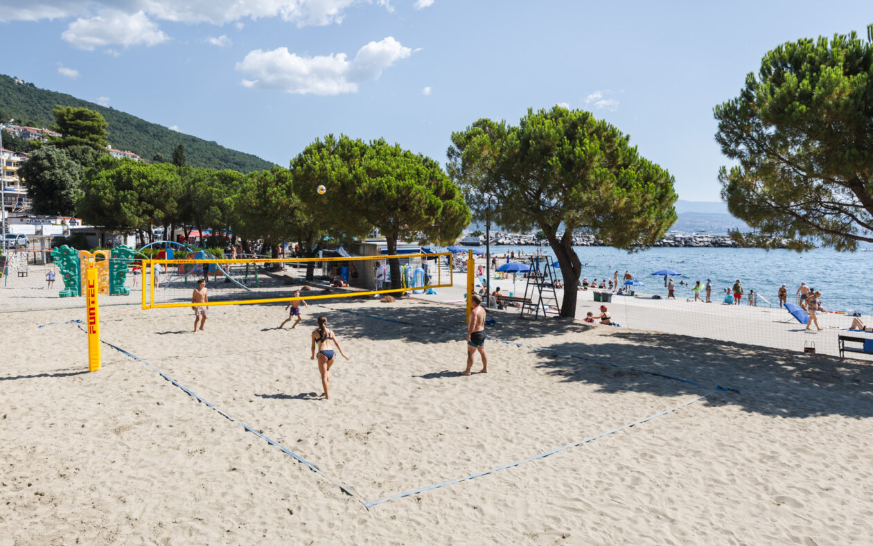 Ilustrativna Ičići plaža-7106