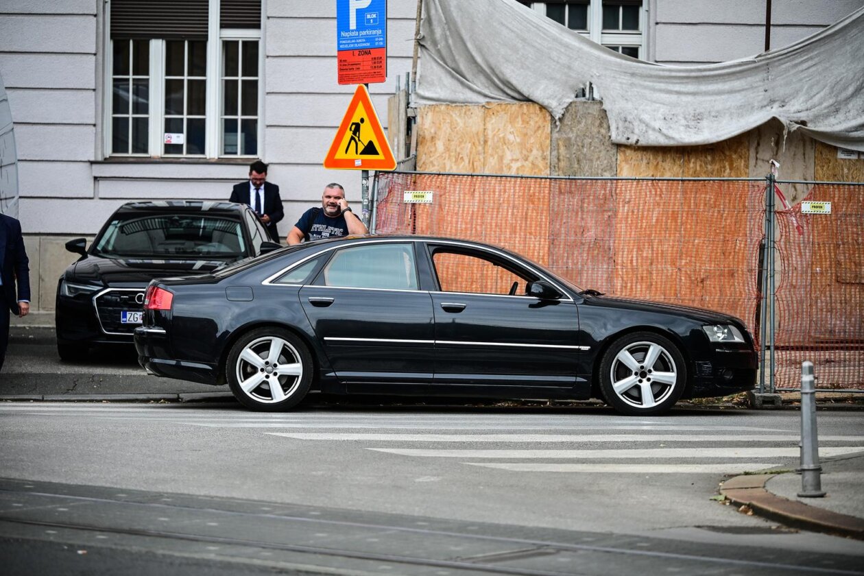 Zagreb: Plenković imao sudar, udario ga i drugi auto iz pratnje