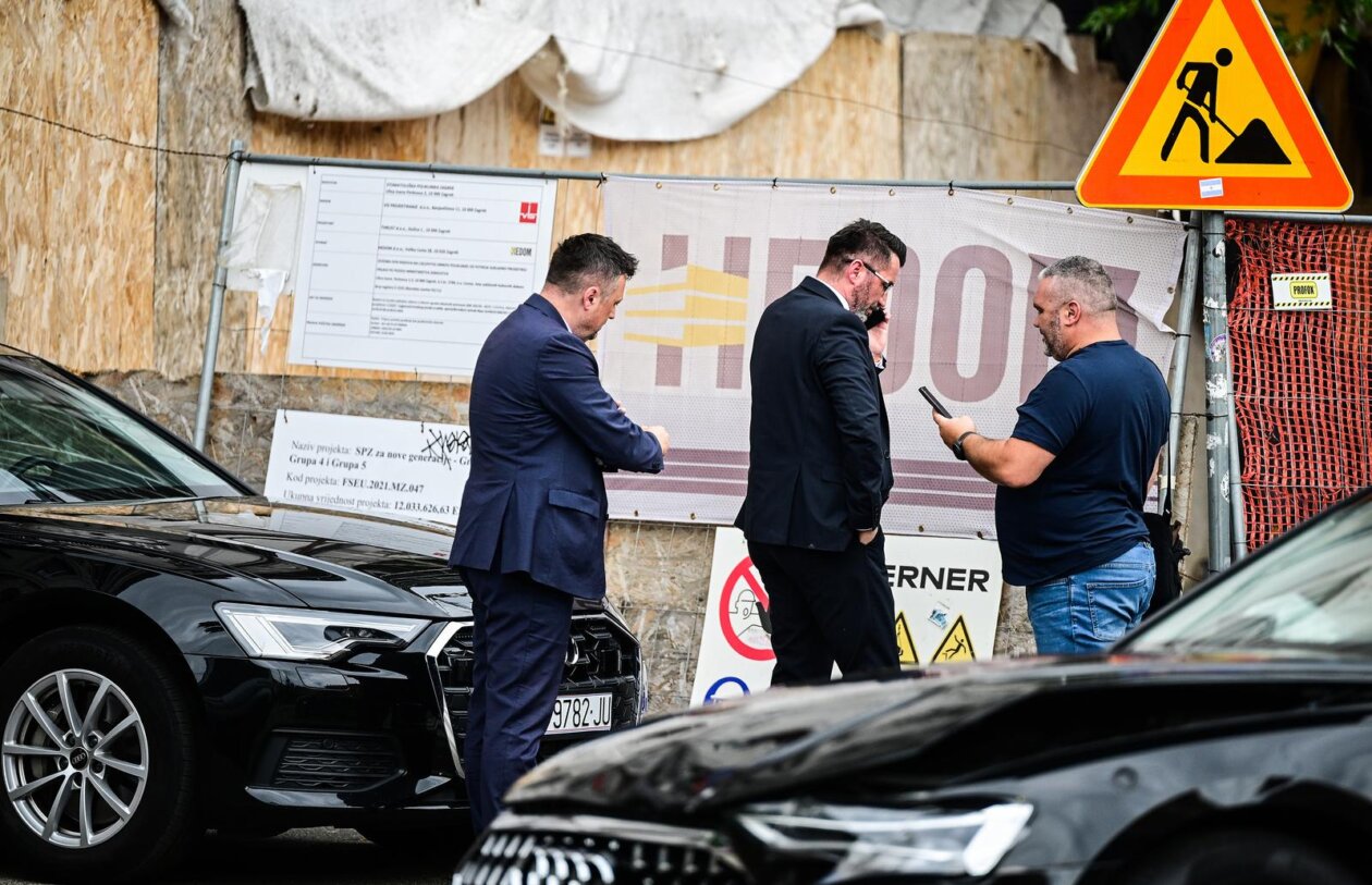 Zagreb: Plenković imao sudar, udario ga i drugi auto iz pratnje