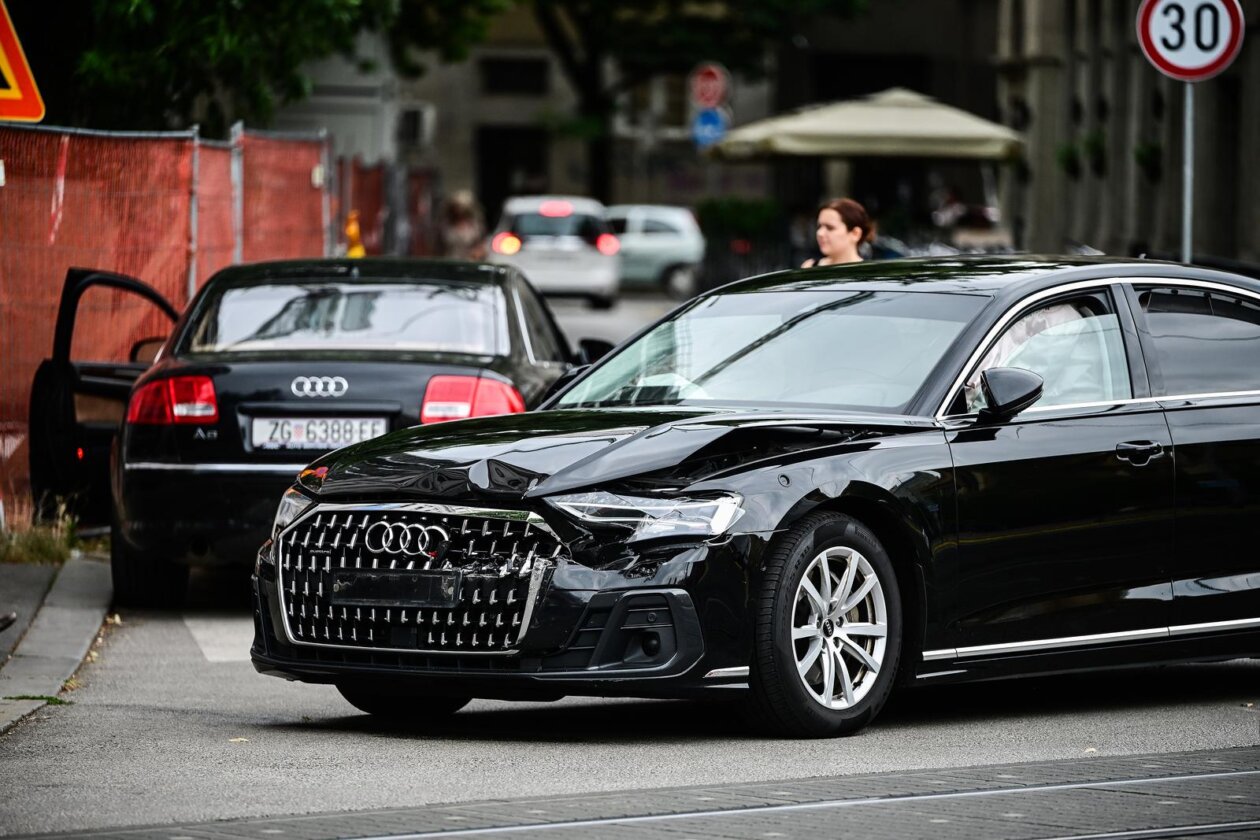 Zagreb: Plenković imao sudar, udario ga i drugi auto iz pratnje