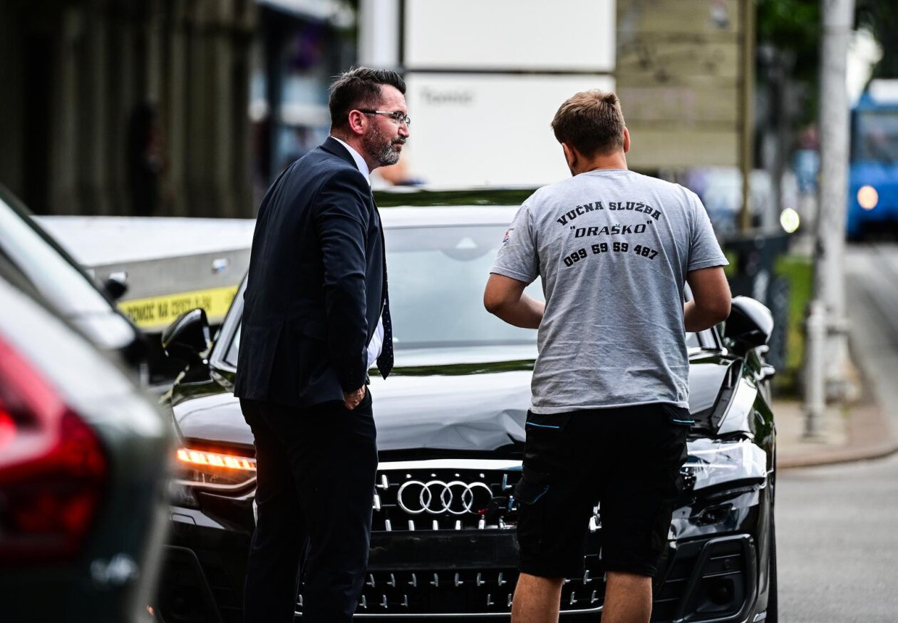 Zagreb: Plenković imao sudar, udario ga i drugi auto iz pratnje