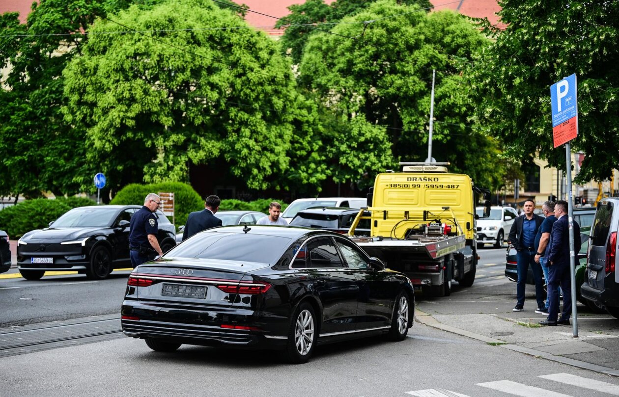 Zagreb: Plenković imao sudar, udario ga i drugi auto iz pratnje