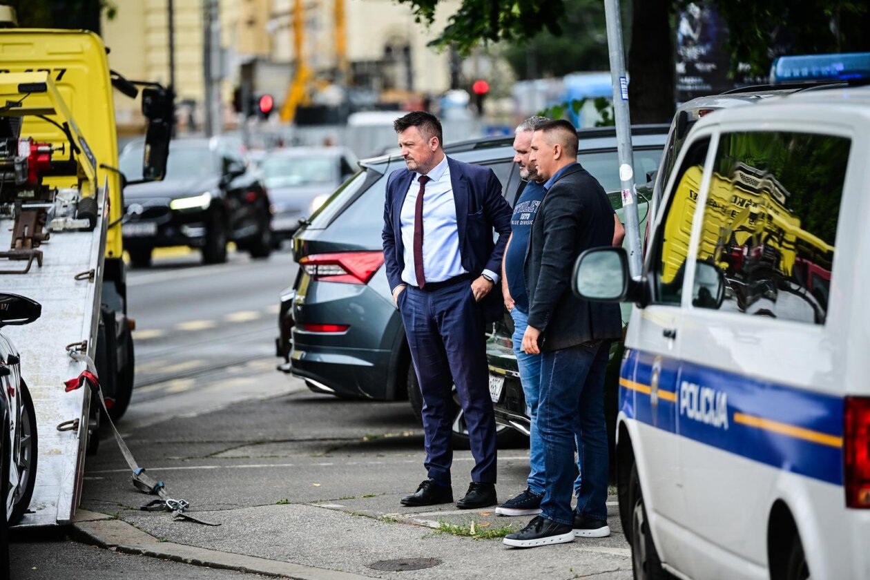 Zagreb: Plenković imao sudar, udario ga i drugi auto iz pratnje