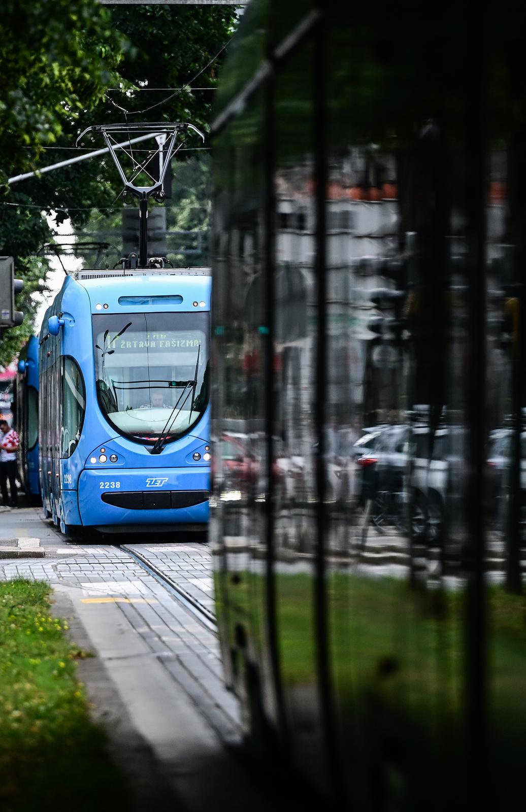 Zagreb: Plenković imao sudar, udario ga i drugi auto iz pratnje