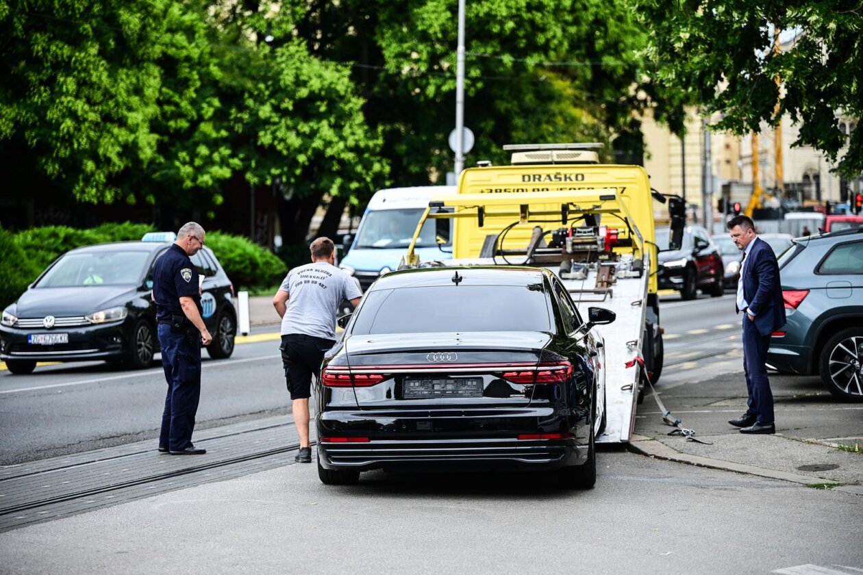 Zagreb: Plenković imao sudar, udario ga i drugi auto iz pratnje