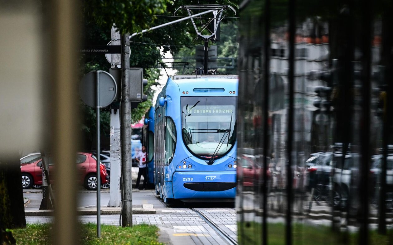 Zagreb: Plenković imao sudar, udario ga i drugi auto iz pratnje