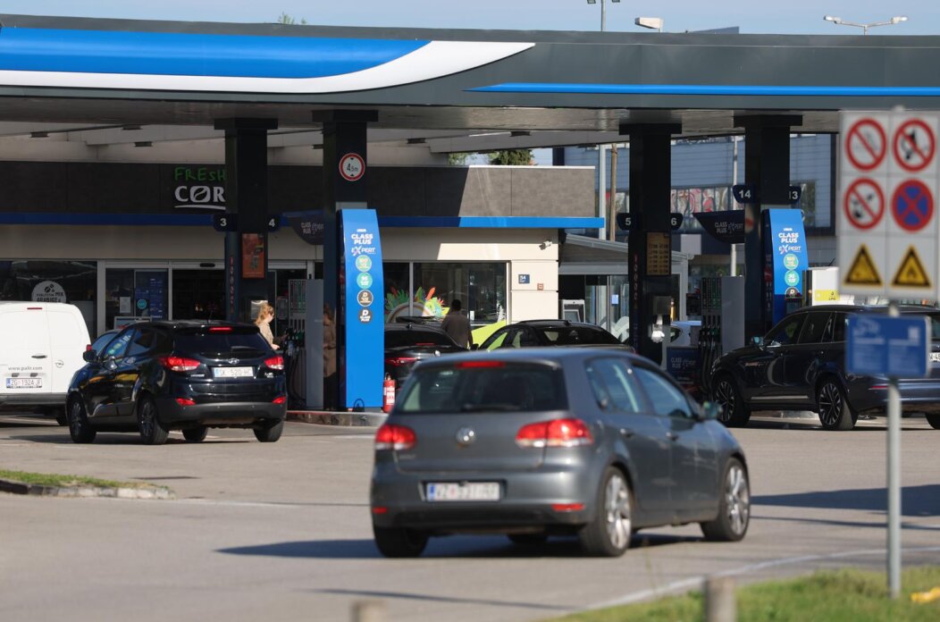 Zagreb: Bez velikih gužvi na benzinskim postajama uoči poskupljenja goriva