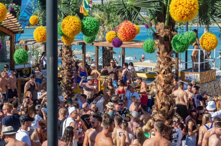 Dnevni party u klubu Papaya na plaži Zrće