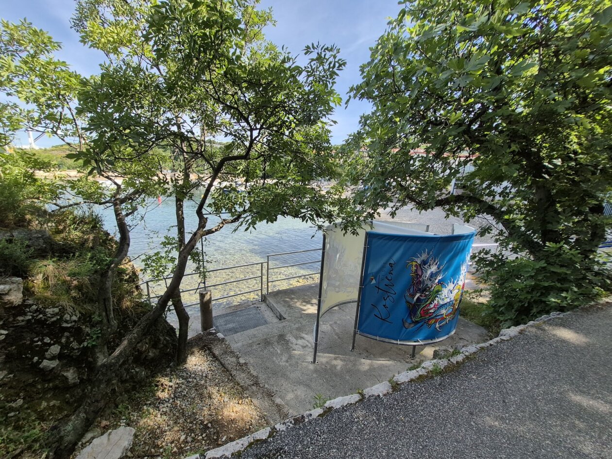 kostrena Postavljene-kabine-i-tus3 kostrena Postavljene-kabine-i-tus3