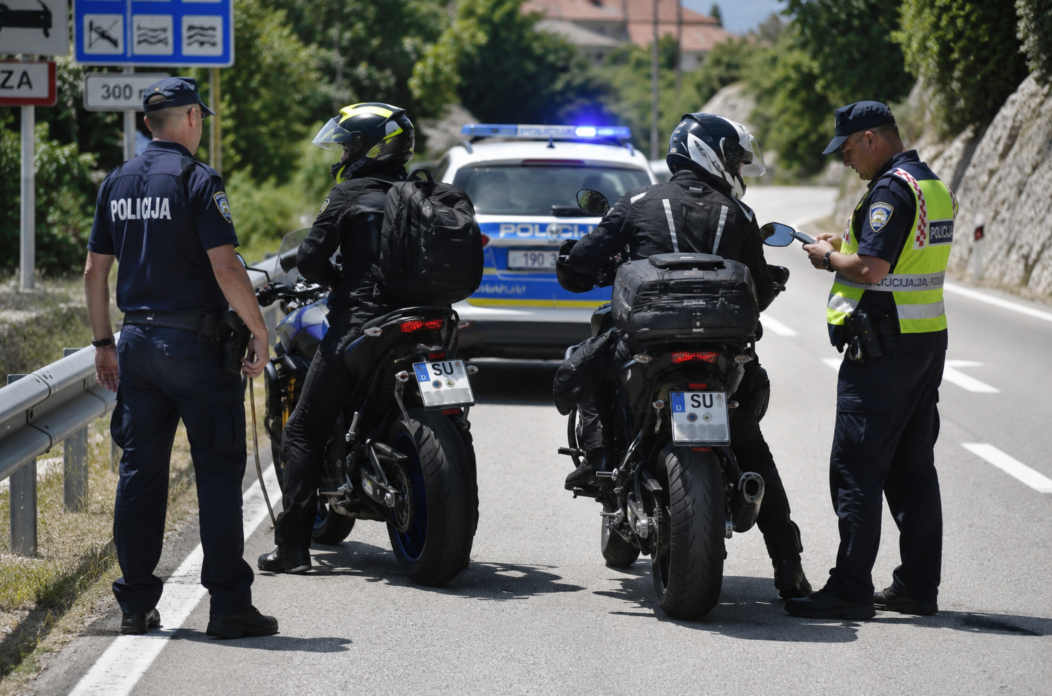 policija m otociklisti ChatGPT Image 28. srp 2026.