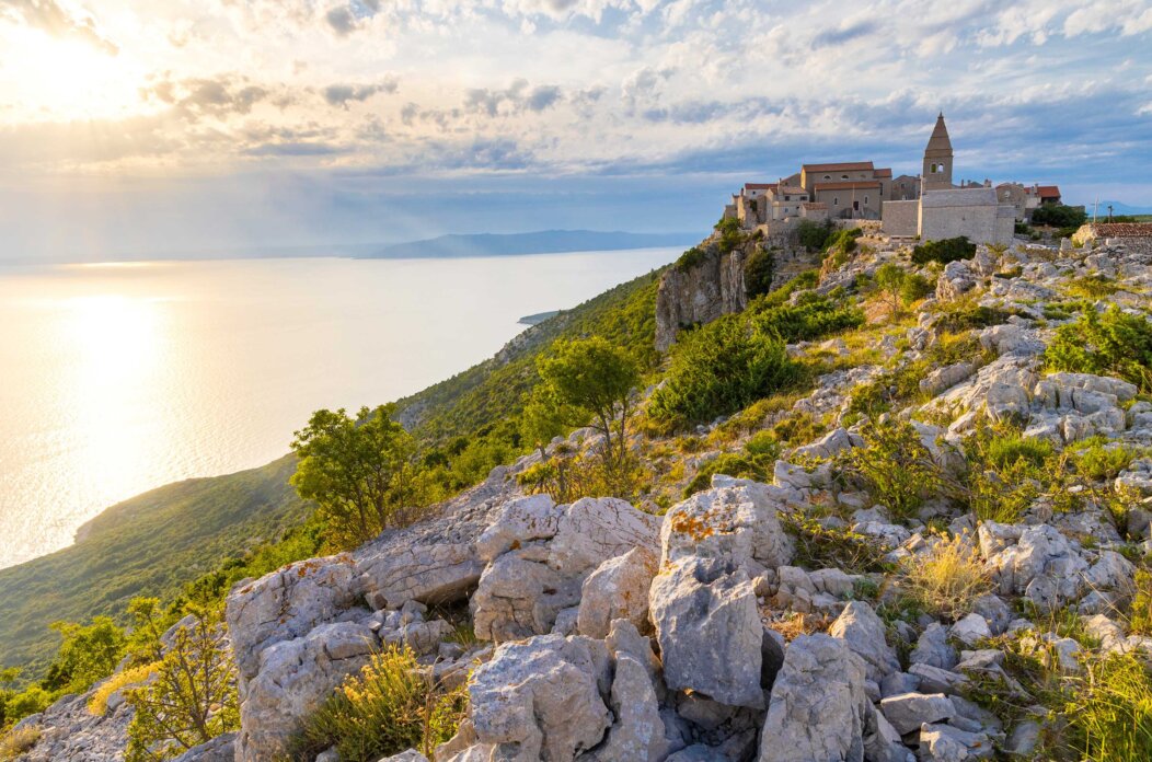 Lubenice_Cres-island_shutterstock_2030319767 Lubenice_Cres-island_shutterstock_2030319767