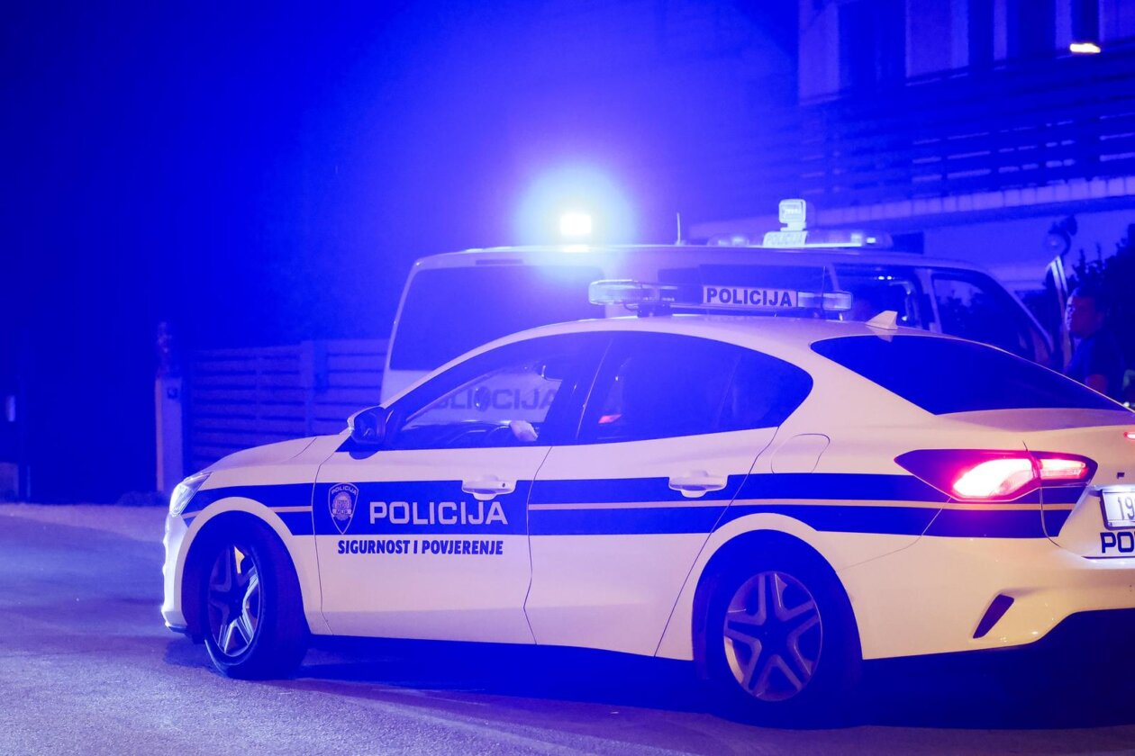 Zagreb: Teška prometna nesreća u kojoj je jedna osoba smrtno stradala Zagreb: Teška prometna nesreća u kojoj je jedna osoba smrtno stradala