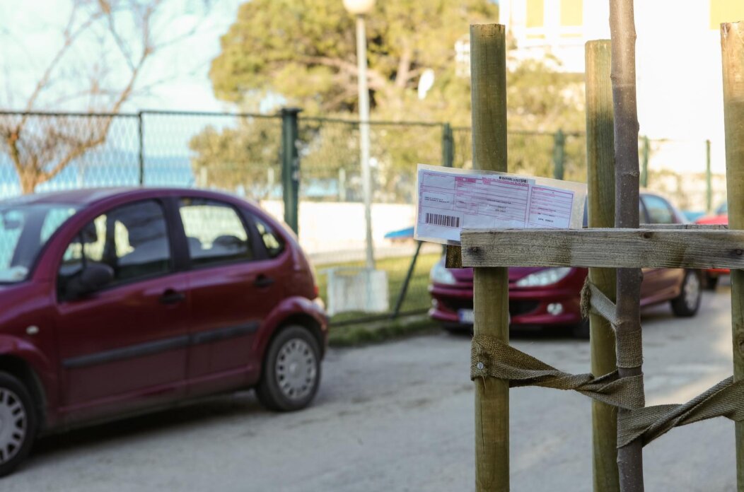 Stablo u Zadru dobilo kaznu za parkiranje