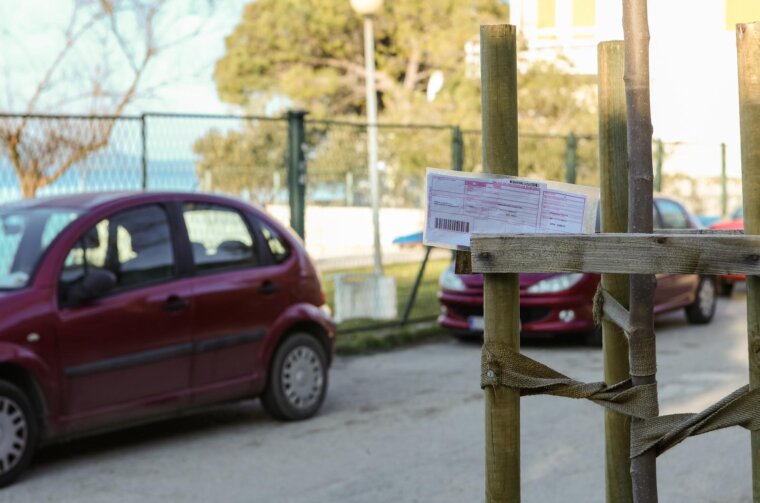 Stablo u Zadru dobilo kaznu za parkiranje