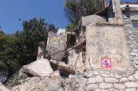 Rijeka: Urušeni balkon napuštenog objekta na Pećinama Rijeka: Urušeni balkon napuštenog objekta na Pećinama