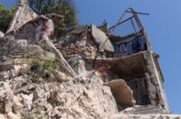 Rijeka: Urušeni balkon napuštenog objekta na Pećinama Rijeka: Urušeni balkon napuštenog objekta na Pećinama