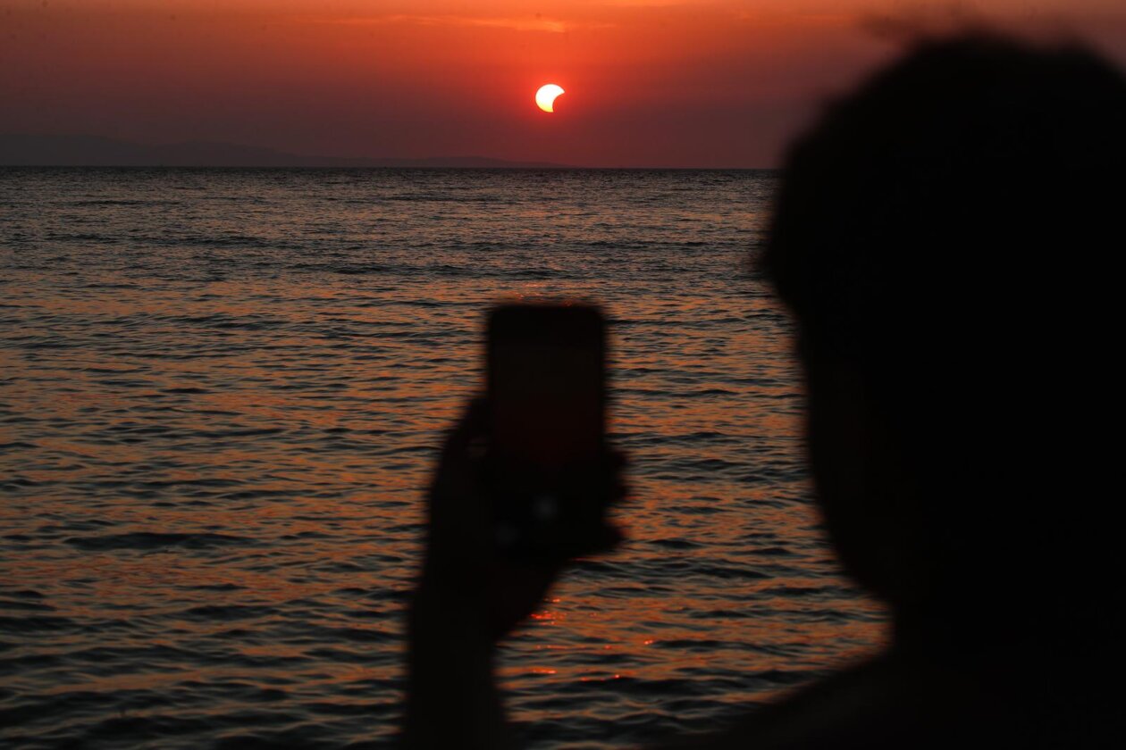 Vela Luka: Pomrčina sunca Vela Luka: Pomrčina sunca