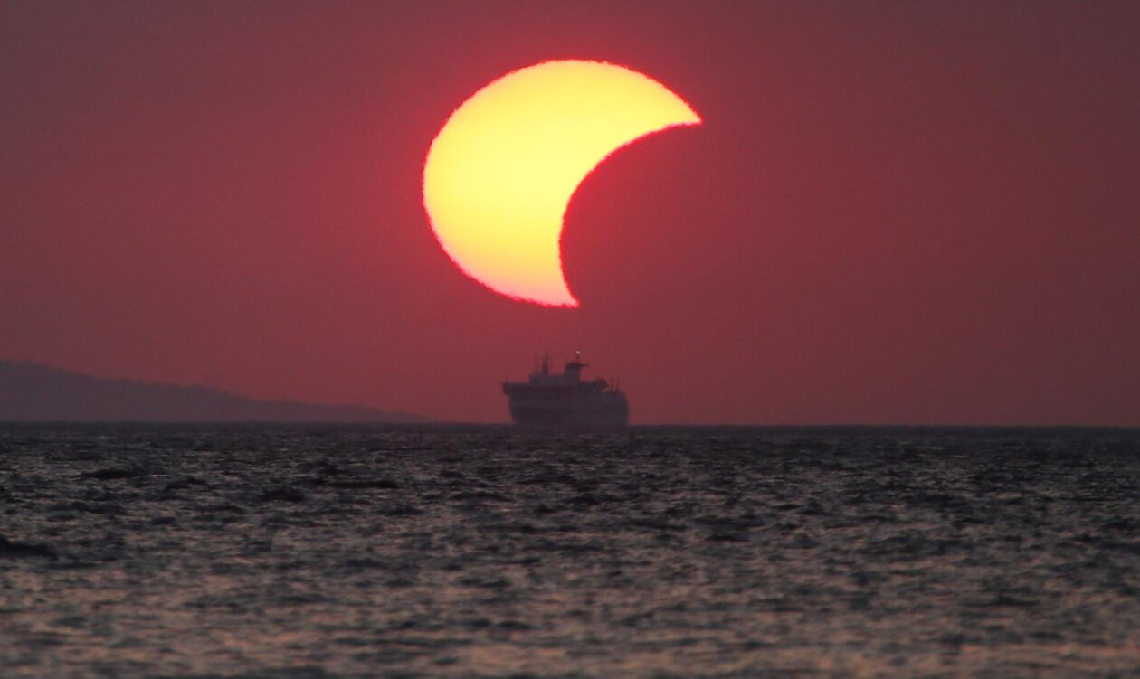 Vela Luka: Pomrčina sunca Vela Luka: Pomrčina sunca