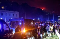 Požar kod Omiša: Evakuiran velik broj turista i mještana, pred vatrogascima je besana noć Požar kod Omiša: Evakuiran velik broj turista i mještana, pred vatrogascima je besana noć