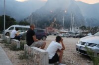 Požar kod Omiša i dalje bukti Požar kod Omiša i dalje bukti