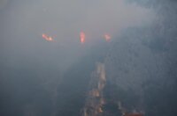 Požar kod Omiša i dalje bukti Požar kod Omiša i dalje bukti