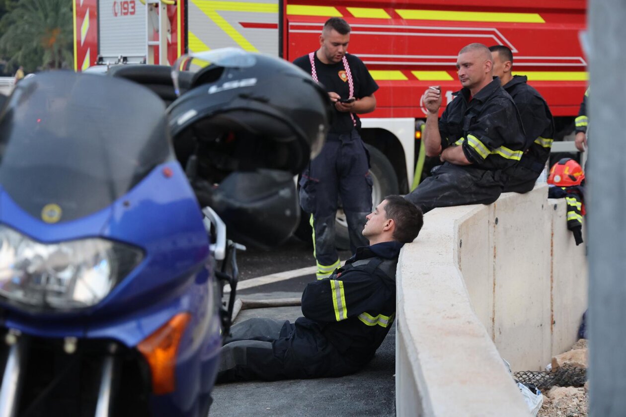 Požar kod Omiša i dalje bukti Požar kod Omiša i dalje bukti