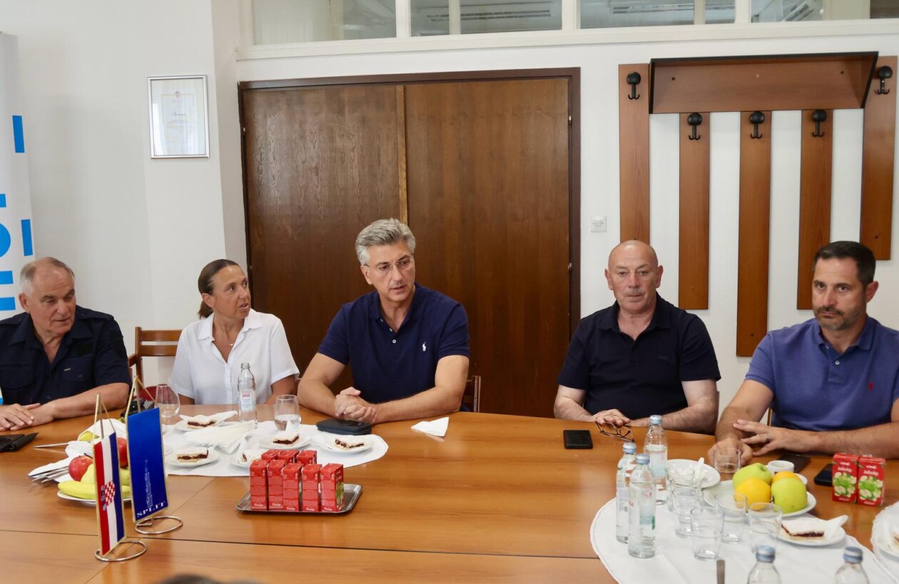 Split: Premijer Plenković u obilasku ozlijeđenih u požaru