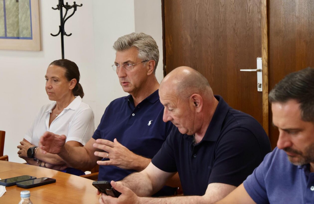 Split: Premijer Plenković u obilasku ozlijeđenih u požaru